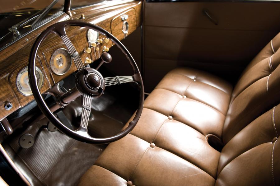  Ford V8 DeLuxe Roadster 1937 года  (фото 7 из 9)